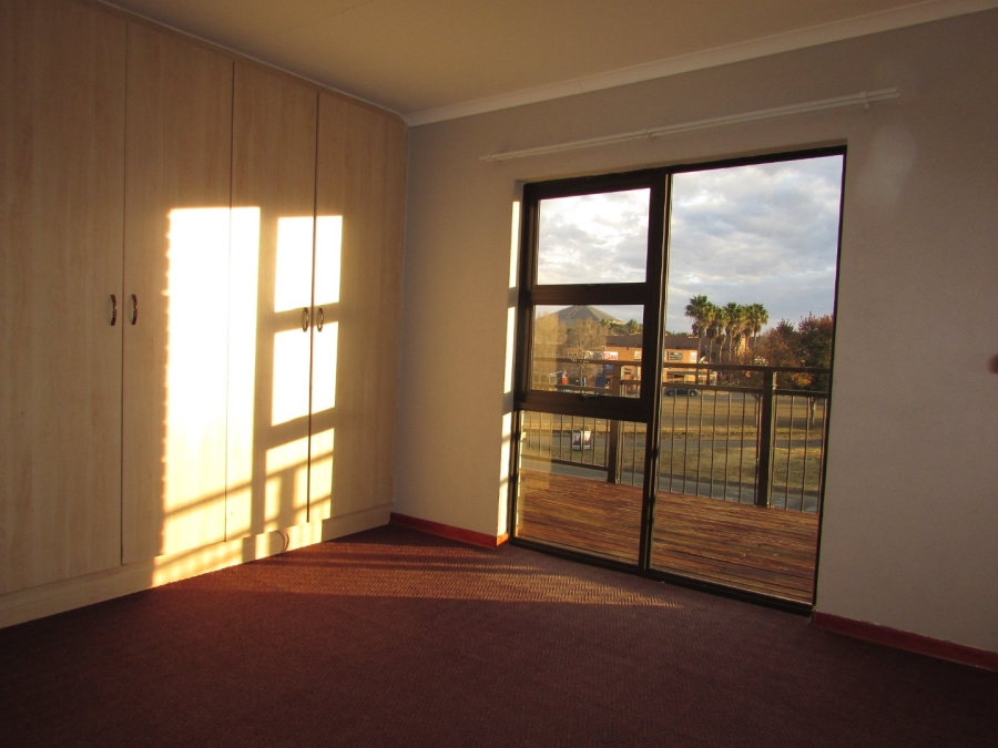 To Let 3 Bedroom Property for Rent in Langenhovenpark Free State